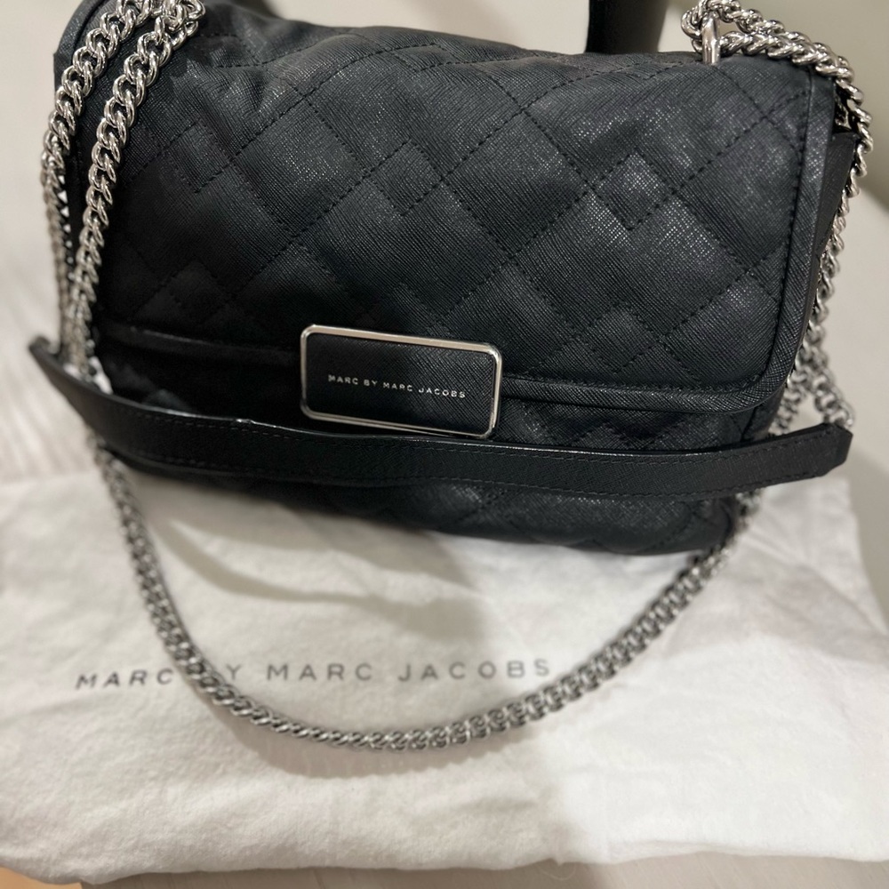 Marc by Marc Jacob black leather-and-chain strap bag with dust bag.